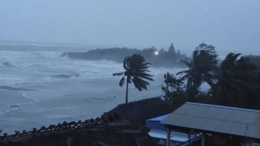 ബുറെവി ചുഴലിക്കാറ്റ്: അഞ്ചു ജില്ലകളില്‍ നാളെ പൊതു അവധി