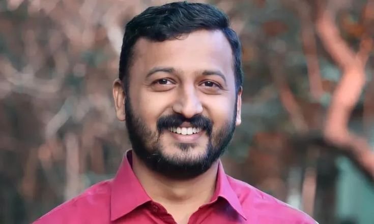 ഡോ പി സരിന്റെ തുറന്ന യുദ്ധത്തിൽ മാധ്യമപ്രവർത്തകരുടെ ചോദ്യങ്ങളിൽ നിന്ന് ഒഴിഞ്ഞുമാറി രാഹുൽ മാങ്കൂട്ടത്തിൽ
