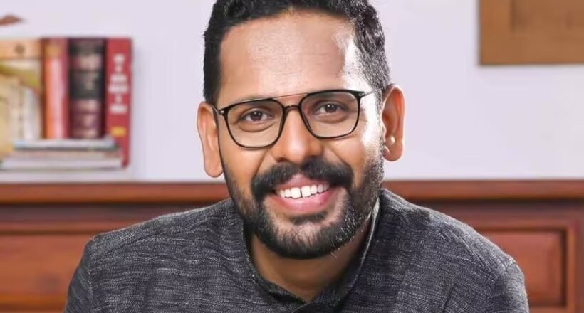 പി സരിനെ ചുവന്ന ഷാൾ അണിയിച്ച് CPIM; ഇനി ഇടതിന്റെ ശബ്ദം